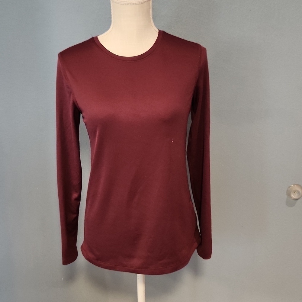 Athletic baselayer long sleeve pullover crewneck top